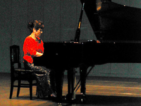 2004年楽院祭にてピアノ演奏